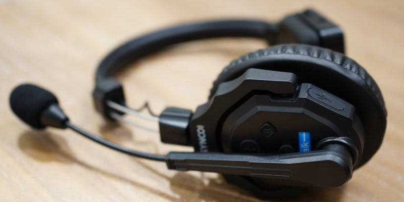 Walkie talkie headset for restaurants: 3 best picks in 2025