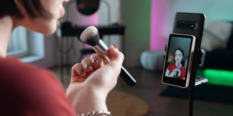 What is a selfie mirror monitor and how to choose?