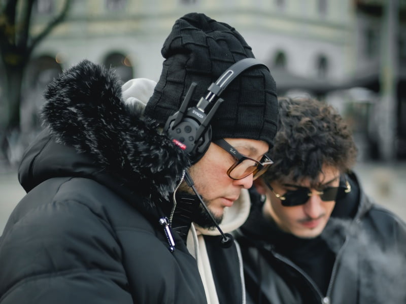 Wireless headsets for restaurants: 3 top picks for 2025