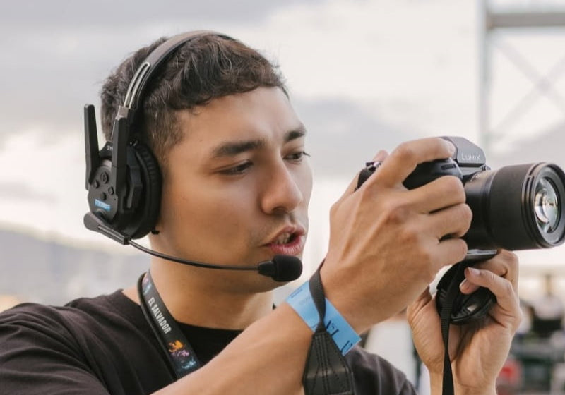 What is one-way and two-way communication?