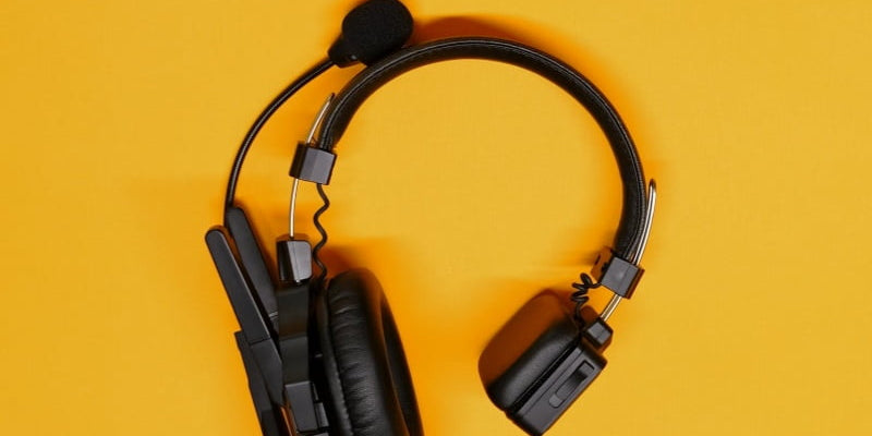 Why use a 2-way radio headset for construction and how to choose