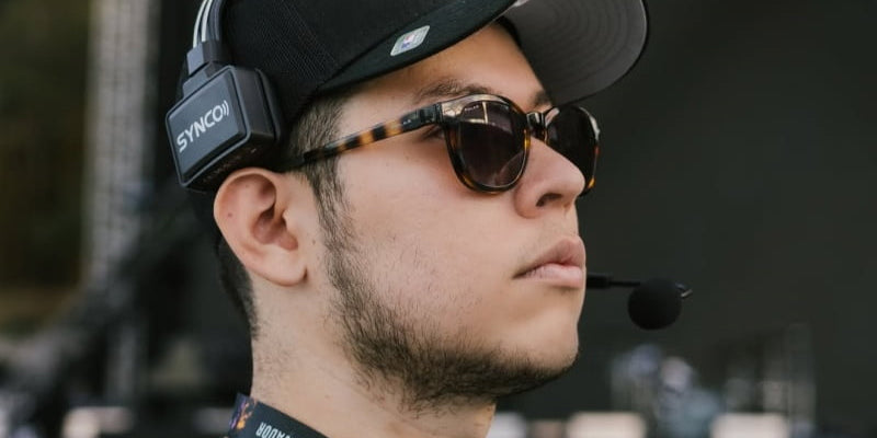 Why and how to choose 2-way radio headsets for security