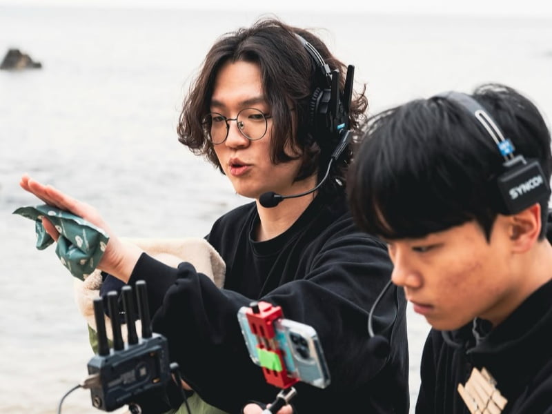 Why do directors wear headphones? 5 reasons behind the scenes