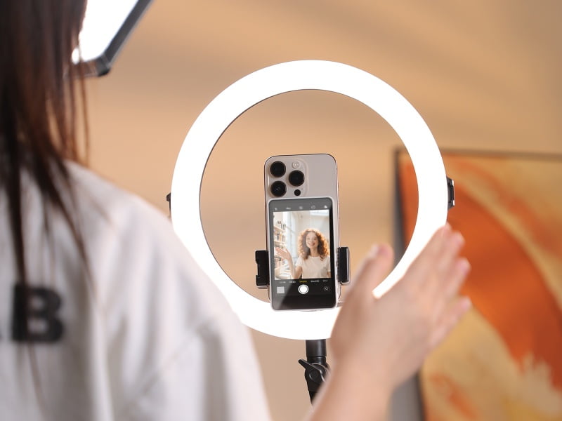 How to vlog with iPhone back camera: 5 steps to film like a pro