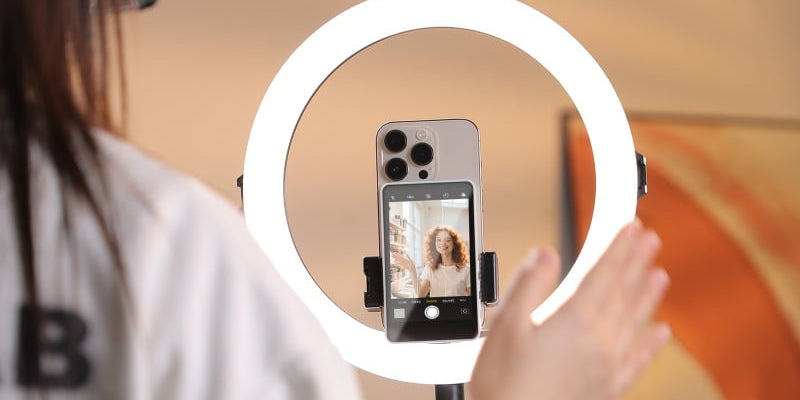 How to vlog with iPhone back camera: 5 steps to film like a pro