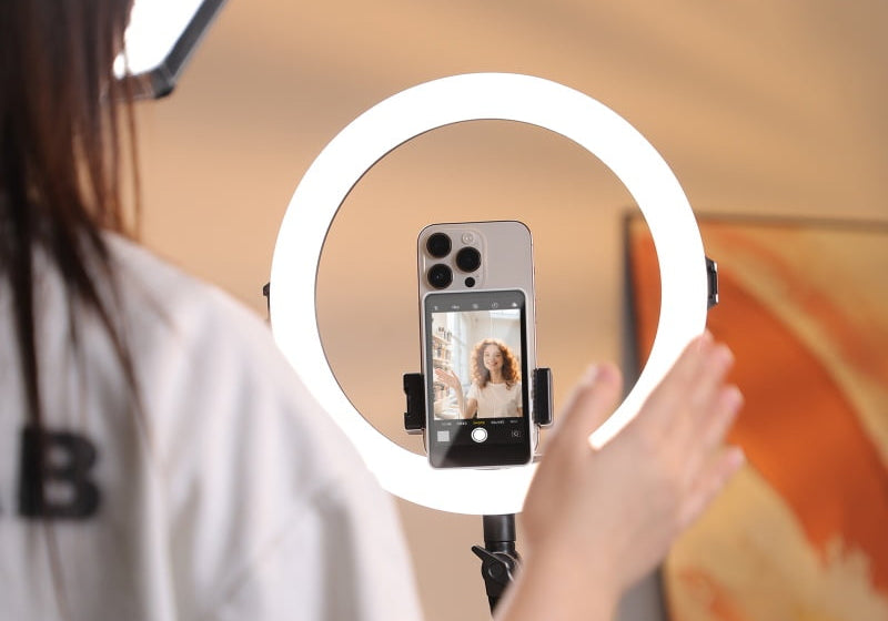 How to vlog with iPhone back camera: 5 steps to film like a pro