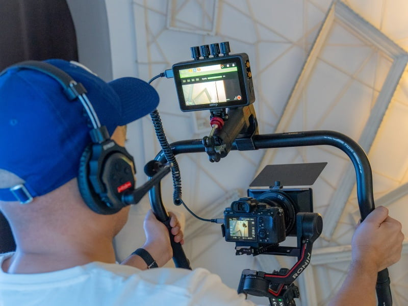 Why and how to use wireless broadcast headset? See the full setup!