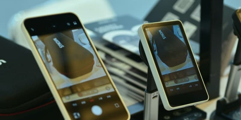Phone monitor for iPhone: 3 top picks in 2026