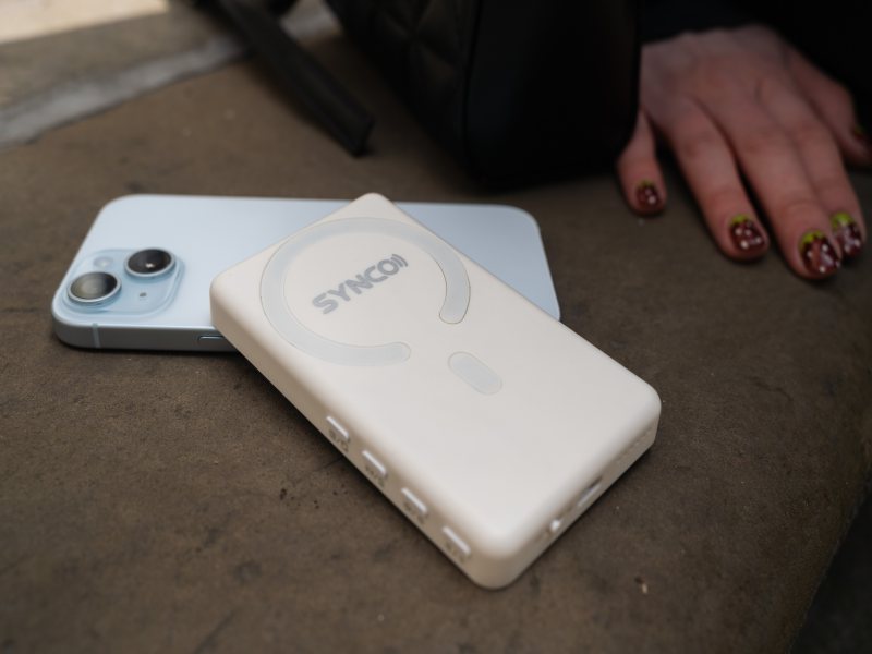 Wireless Selfie Screen: The Must-Have Tool for Your Vlogging Setup