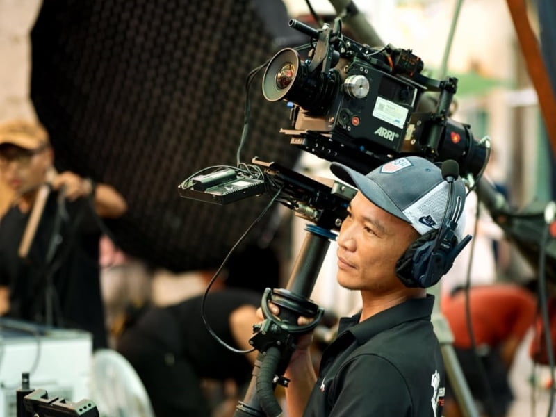 Beginner’s guide to stage headsets communication