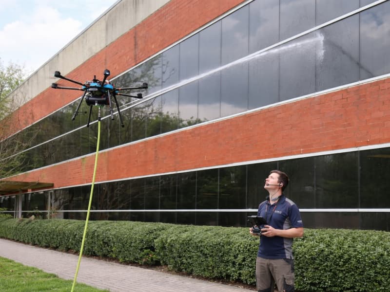 Why and how to choose a wireless drone cleaning headset?