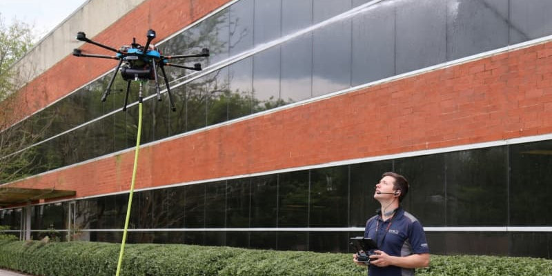 Why and how to choose a wireless drone cleaning headset?
