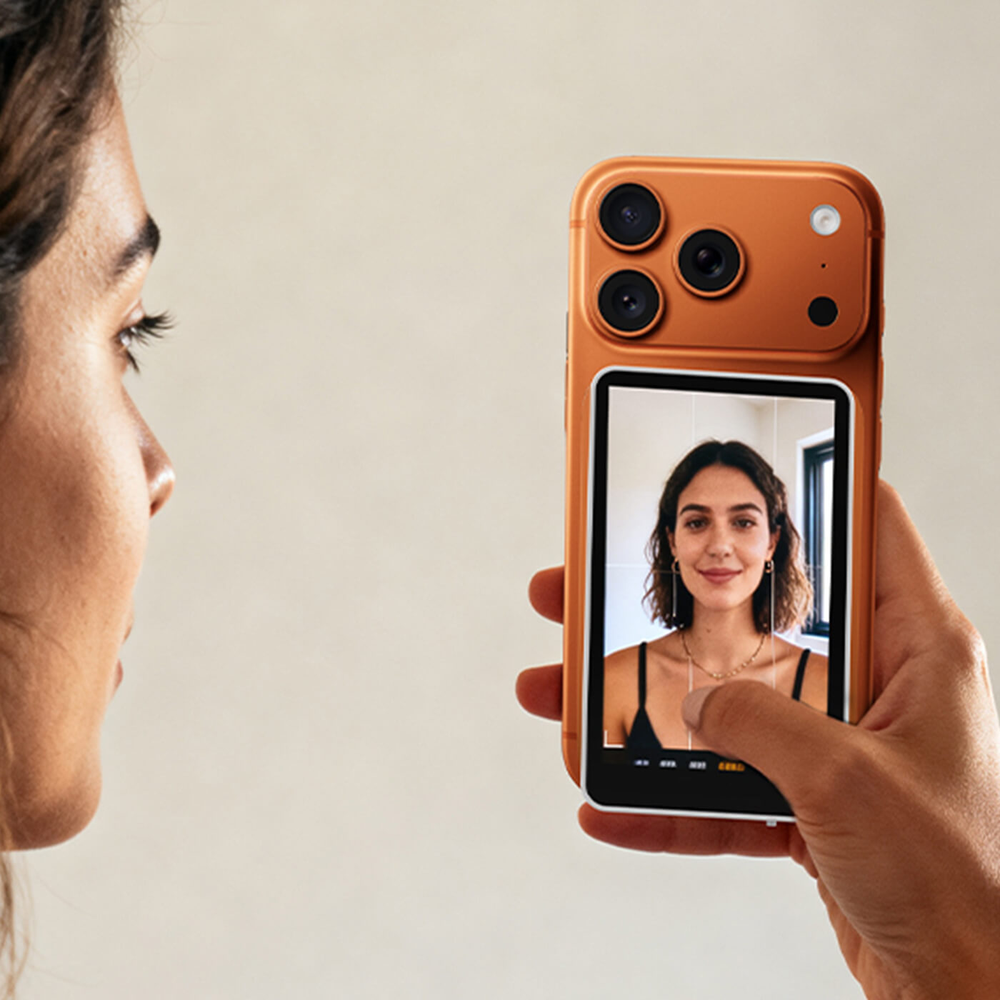 SYNCO XView M4 selfie monitor screen for solo creators