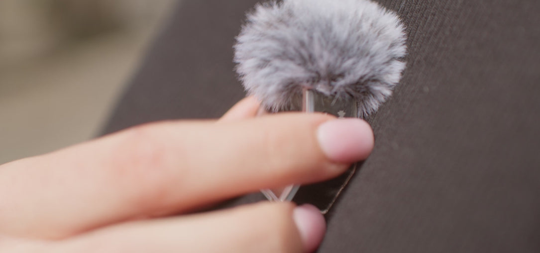 Click the noise cancellation button on the SYNCO G4 wireless mini microphone for video recording